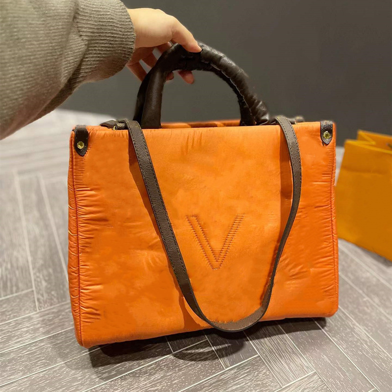 Winter Cotton Handbag Shoulder Bags designer bags woman warm crossbody tote bag casual shopping totes lady purse handbags flowers Large Capacity 5A Quality, Contact seller
Winter Cotton Handbag Shoulder Bags designer bags woman warm crossbody tote bag casual shopping totes lady purse handbags flowers Large Capacity 5A Quality, Contact seller