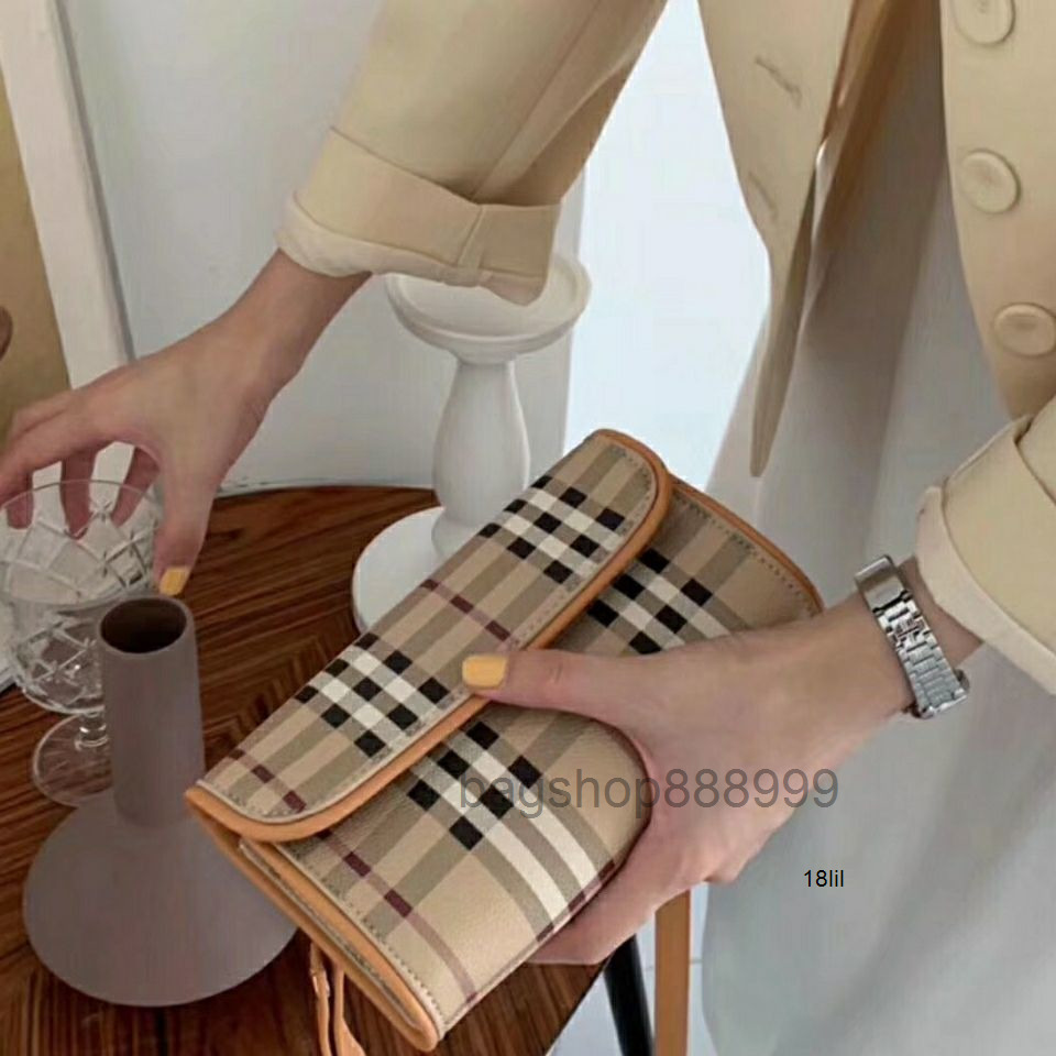 Designer bags Burbr Woman Handbags Medieval BB style retro lattice can be used messenger bags chest bag or a waist bag 2022
Designer bags Burbr Woman Handbags Medieval BB style retro lattice can be used messenger bags chest bag or a waist bag 2022