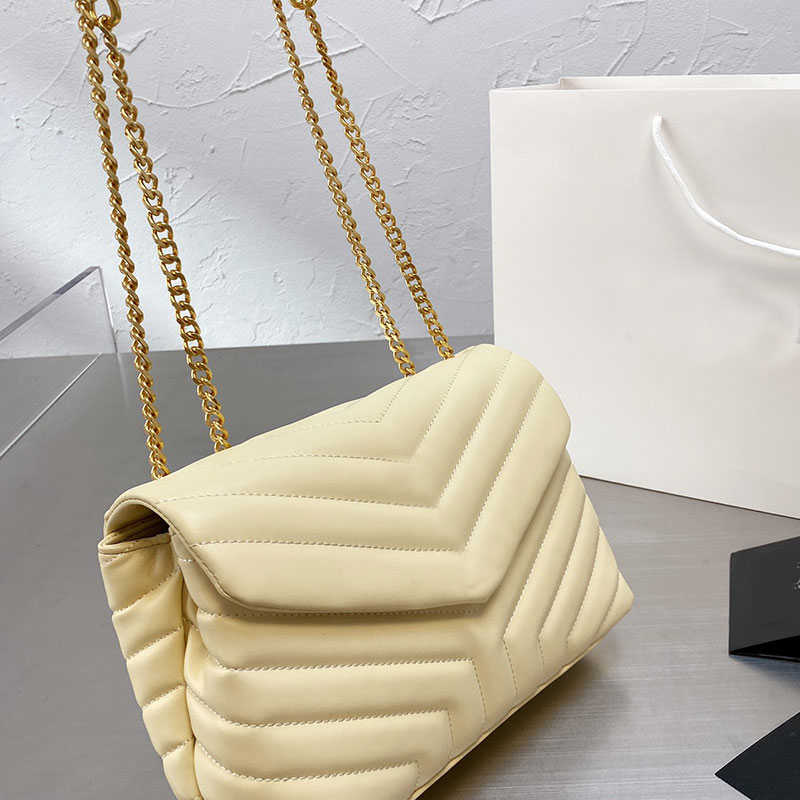Ladies Stripes Crossbody Bag Postman Leather Handbag Shoulder Package Classic Gilt Gold Chain Bags Large Capacity Multiple colors 2022 qua
Ladies Stripes Crossbody Bag Postman Leather Handbag Shoulder Package Classic Gilt Gold Chain Bags Large Capacity Multiple colors 2022 qua