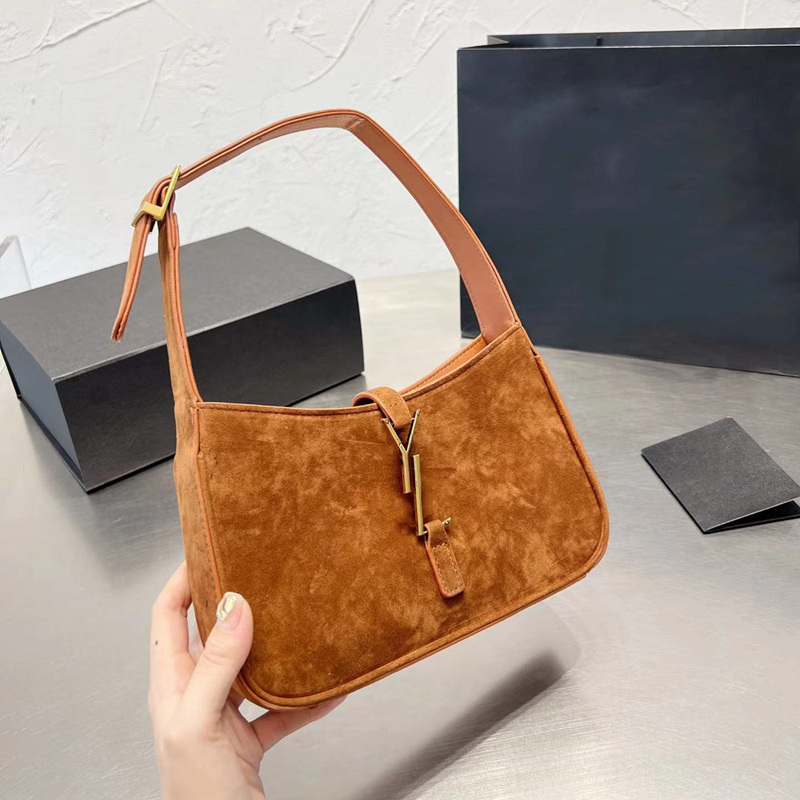 Luxury LE5A7 Handbag Hobo Shoulder Bags designer bags woman handbags small tote bag fashion purse winter totes 5A Quality, Box(could get damaged)
Luxury LE5A7 Handbag Hobo Shoulder Bags designer bags woman handbags small tote bag fashion purse winter totes 5A Quality, Box(could get damaged)