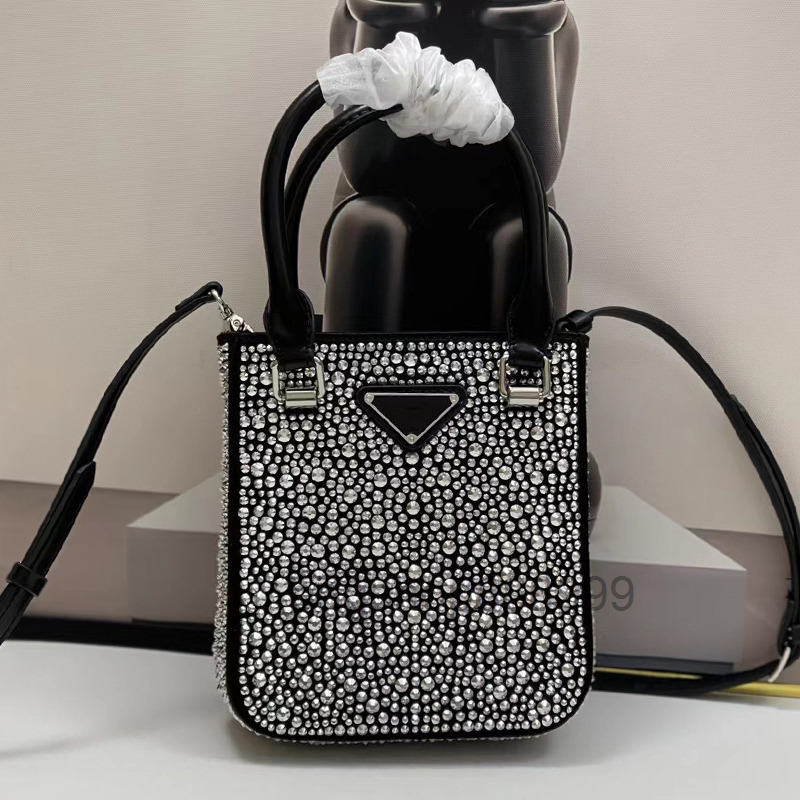 Designer Bucket Bags Vintage Satin Diamond Glitter Ladies New Handbags Fashion Versatile Multifunctional Diagonal Shoulder Bags 2022 quali
Designer Bucket Bags Vintage Satin Diamond Glitter Ladies New Handbags Fashion Versatile Multifunctional Diagonal Shoulder Bags 2022 quali