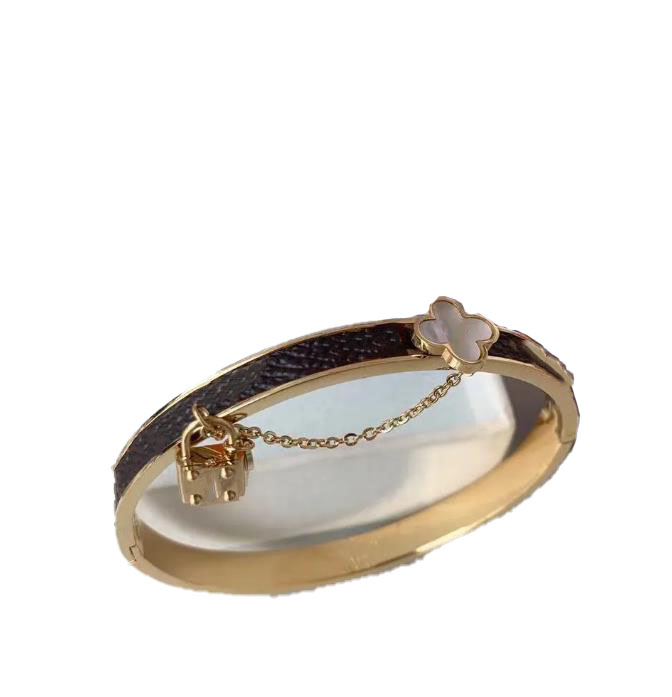 Bangle Classic Presbyopia unwrapped bracelet Four-leaf clover lock bracelet retro light luxury designer charms love bracelet luxury bangles cjeweler bijoux
Bangle Classic Presbyopia unwrapped bracelet Four-leaf clover lock bracelet retro light luxury designer charms love bracelet luxury bangles cjeweler bijoux