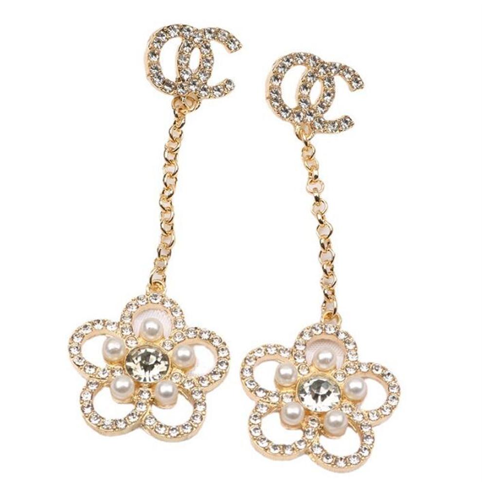 Simple Womens Tassel Charm Stud Earrings Fashion Designer Brand Double Letter Chain Pendant Earring Geometric Flower Crystal Rhinestone232x
Simple Womens Tassel Charm Stud Earrings Fashion Designer Brand Double Letter Chain Pendant Earring Geometric Flower Crystal Rhinestone232x