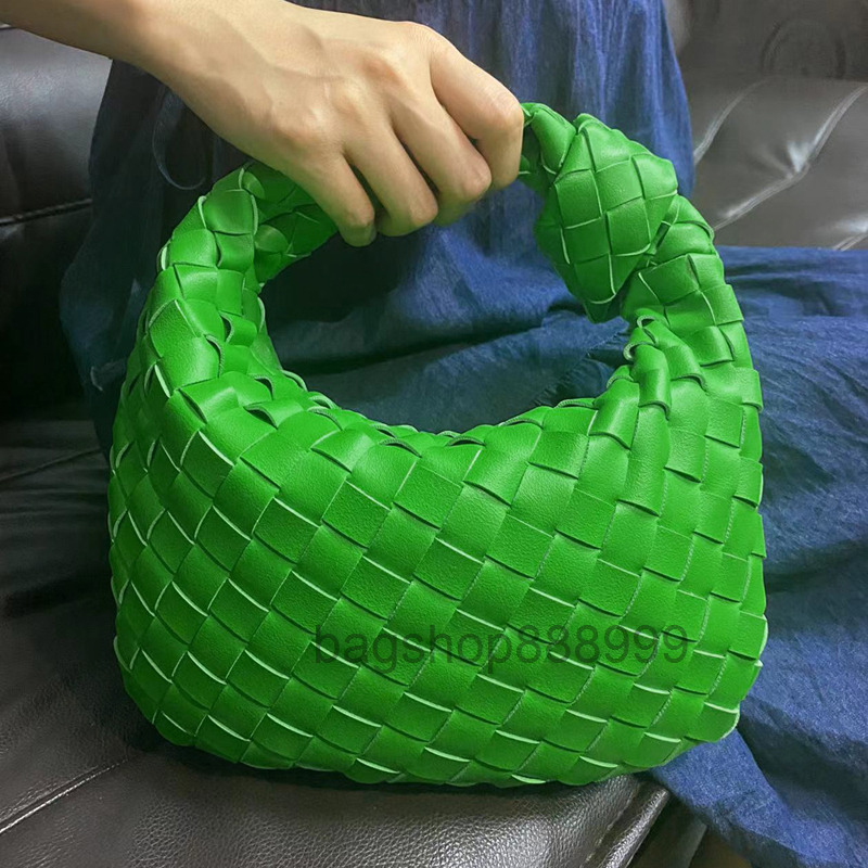 2022 Fashion Woven Bag Knotted Handle Shoulder Bag Green Summer Lady Cross body Hobo Casual Handbag designer B bags 2207144 2022 quality, Red
2022 Fashion Woven Bag Knotted Handle Shoulder Bag Green Summer Lady Cross body Hobo Casual Handbag designer B bags 2207144 2022 quality, Red