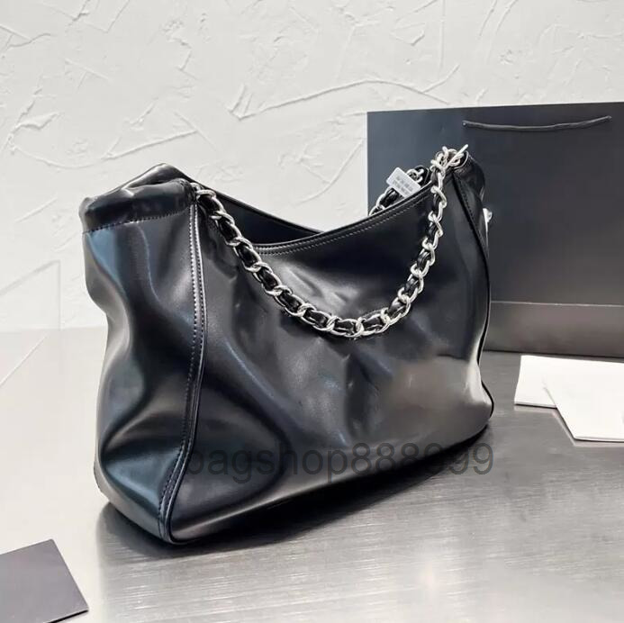 Soft leather Bags Silver Metal Hardware Matelasse Chain Hobo bag Large Capacity Black White Tote Design Handbag Vinatge pocket womens rse 2