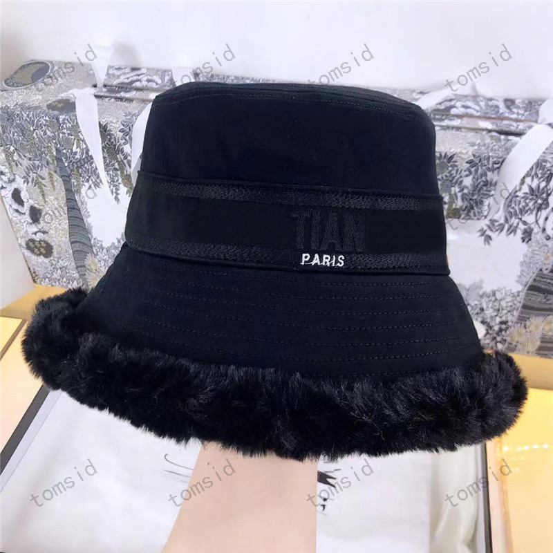 Winter Wide Brim Hats Designer Bucket Hat For Women Mens Flat Fitted Hats Luxury Warm Fur Bucket Hats Bonnet 3 Colors, Black
Winter Wide Brim Hats Designer Bucket Hat For Women Mens Flat Fitted Hats Luxury Warm Fur Bucket Hats Bonnet 3 Colors, Black