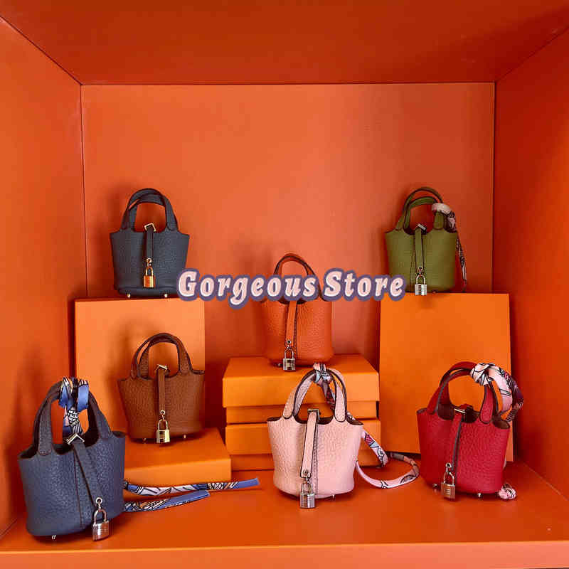Keychains Handmade Mini Tiny Cow Leather Handbag Decoration Pendant Bag Earphone Case Trendy Key Charm Miniature Purse Support consignment T220909
Keychains Handmade Mini Tiny Cow Leather Handbag Decoration Pendant Bag Earphone Case Trendy Key Charm Miniature Purse Support consignment T220909