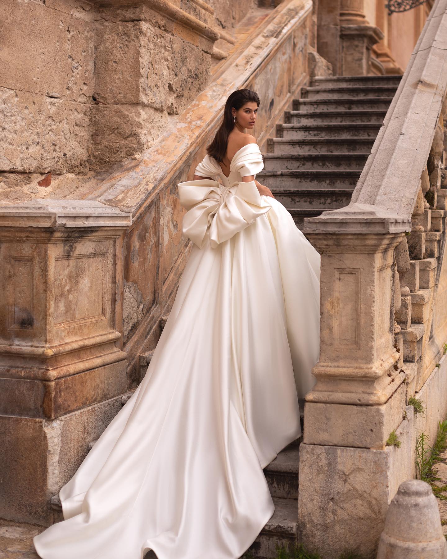 Stunning Wedding Dresses With Big Bow Bridal Gowns Off The Shoulder Neck A Line Sweep Train Satin robe de mariee