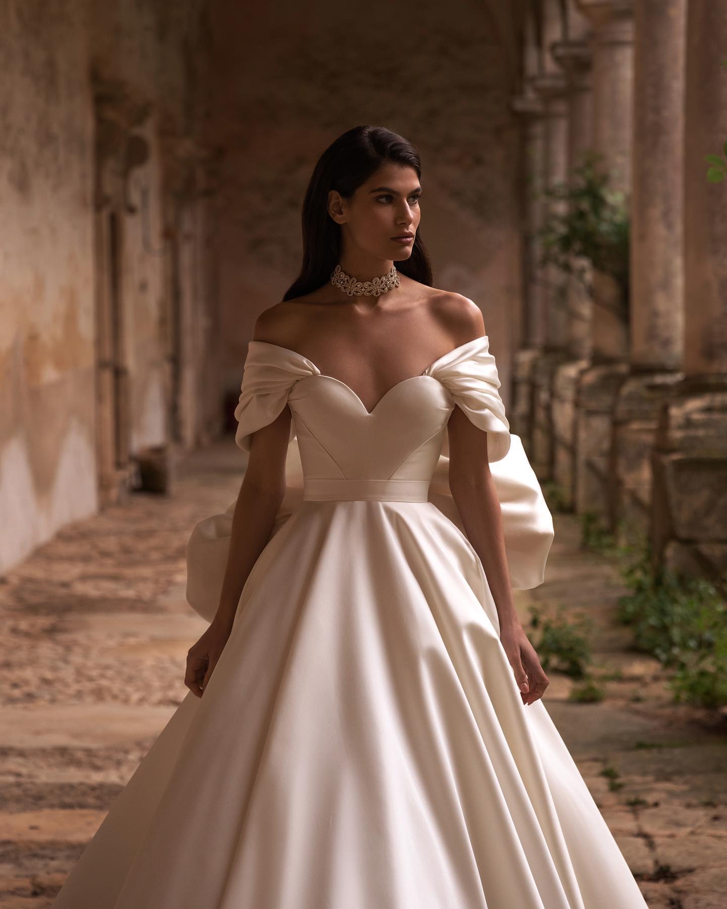 Stunning Wedding Dresses With Big Bow Bridal Gowns Off The Shoulder Neck A Line Sweep Train Satin robe de mariee