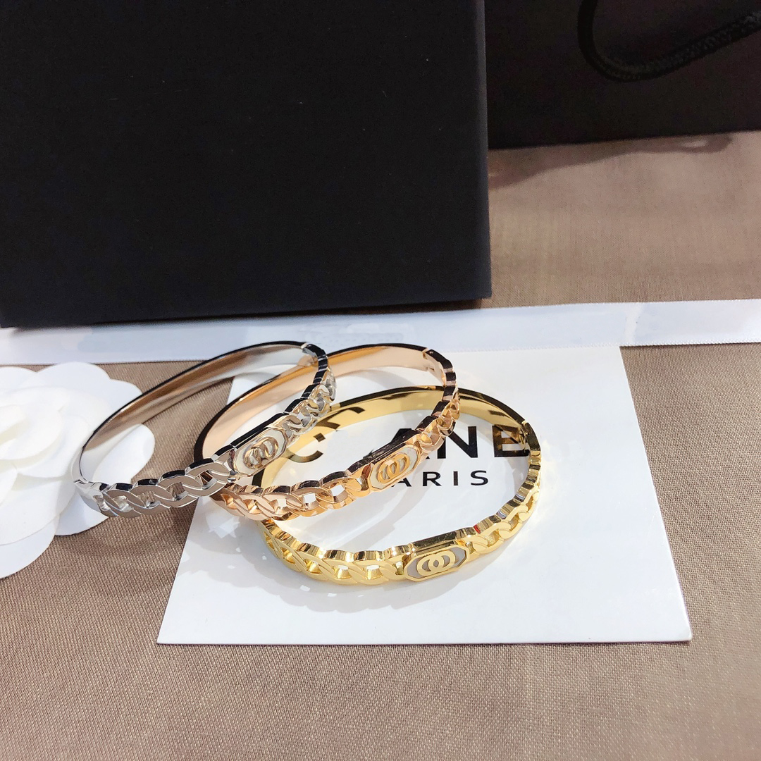 Europe America Fritillary Bracelets Bangle Luxury Designer Jewelry Stainless steel Crystal Women 18K Gold Silver Plated Love Gift Bangles Bracelet Fashion Style
Europe America Fritillary Bracelets Bangle Luxury Designer Jewelry Stainless steel Crystal Women 18K Gold Silver Plated Love Gift Bangles Bracelet Fashion Style