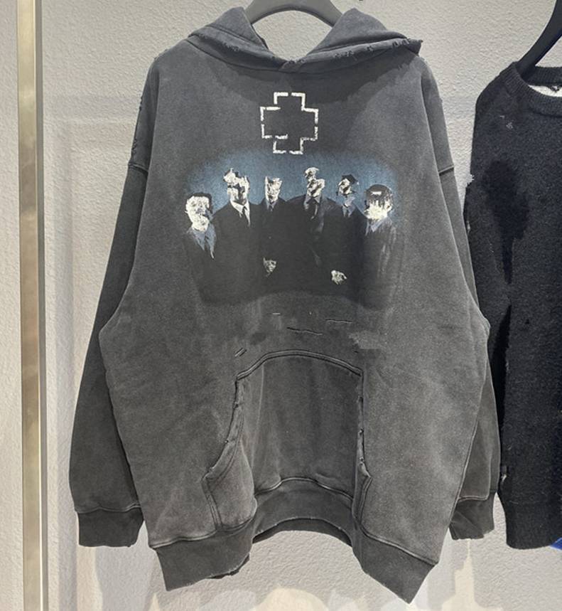 Designer Hoodies BLGC Autumn And Winter New Heavy Industry Washing Water Used Hand Worn German Chariot Fleece, Black
Designer Hoodies BLGC Autumn And Winter New Heavy Industry Washing Water Used Hand Worn German Chariot Fleece, Black