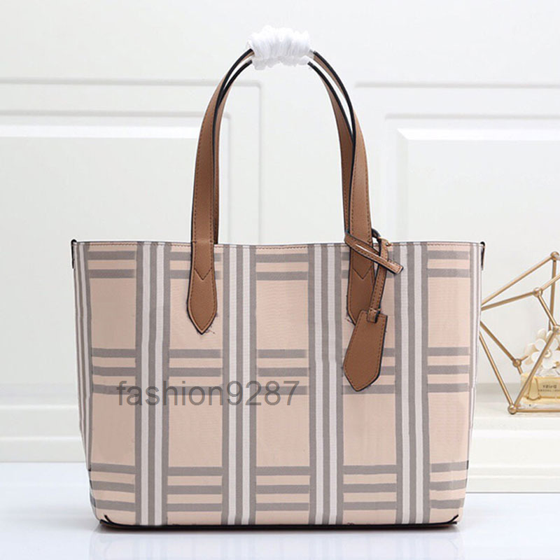 designer bags Plaid Classic Tote Bag 5 Colors Women Shoulder Bag Tartan Shopping Bags Handbag Purse Genuine Leather Large Capacity Beach Tot, Red
designer bags Plaid Classic Tote Bag 5 Colors Women Shoulder Bag Tartan Shopping Bags Handbag Purse Genuine Leather Large Capacity Beach Tot, Red