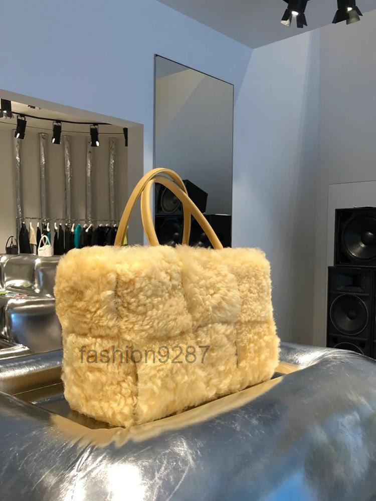 designer bags Bags Evening Plush Soft Crossbody Small Underarm Shoulder Fluffy Lady Handbags Female Simple Totes For Women 2022 top quality, Green
designer bags Bags Evening Plush Soft Crossbody Small Underarm Shoulder Fluffy Lady Handbags Female Simple Totes For Women 2022 top quality, Green