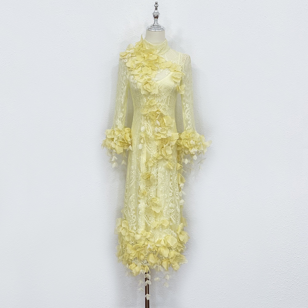Runway Dresses Autumn and winter 2022 Australian Fashion yellow water-soluble flower dress with suspenders, Ivory
Runway Dresses Autumn and winter 2022 Australian Fashion yellow water-soluble flower dress with suspenders, Ivory