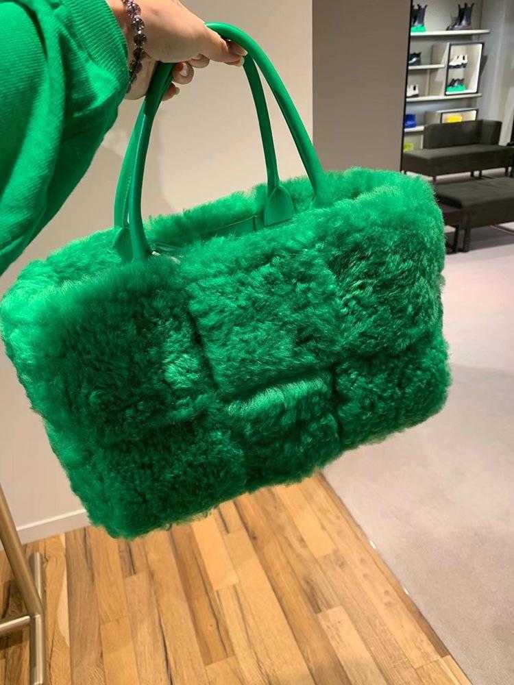 Evening Bags Plush Soft Crossbody Small Underarm Shoulder Fluffy Lady Handbags Female Simple Totes For Women 2022 quality, Green
Evening Bags Plush Soft Crossbody Small Underarm Shoulder Fluffy Lady Handbags Female Simple Totes For Women 2022 quality, Green