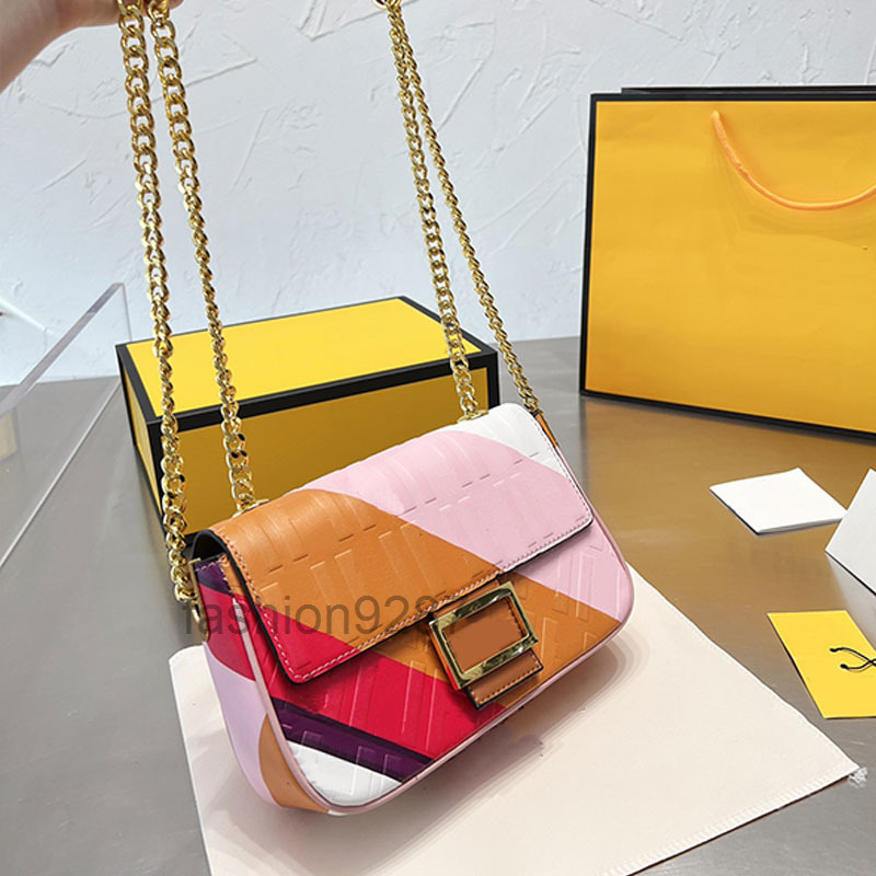 designer bags Baguette Relief Bag 6 Colors Women Handbag Old Flower Chain Crossbody Bags Purse Genuine Leather Coin Pouch Wallets Classic Le
designer bags Baguette Relief Bag 6 Colors Women Handbag Old Flower Chain Crossbody Bags Purse Genuine Leather Coin Pouch Wallets Classic Le