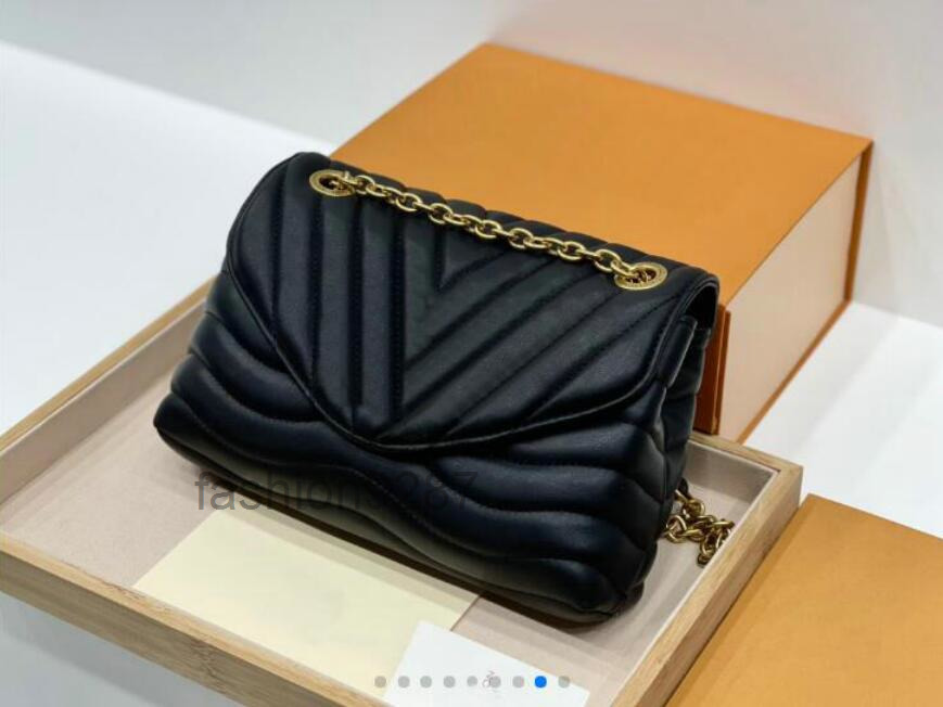 designer bags Lockme Tender Leather Bag Chain CrossBody Wallet Purse Womens fashion Shoulder Tote Bags Messenger Vintage Crossbody Handbag
designer bags Lockme Tender Leather Bag Chain CrossBody Wallet Purse Womens fashion Shoulder Tote Bags Messenger Vintage Crossbody Handbag