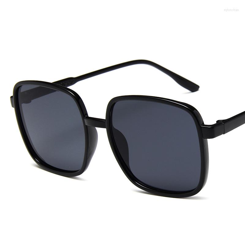 Sunglasses Trend Big Frame Fashion Classic Retro Ladies Personality Street Shooting Simple Glasses
Sunglasses Trend Big Frame Fashion Classic Retro Ladies Personality Street Shooting Simple Glasses
