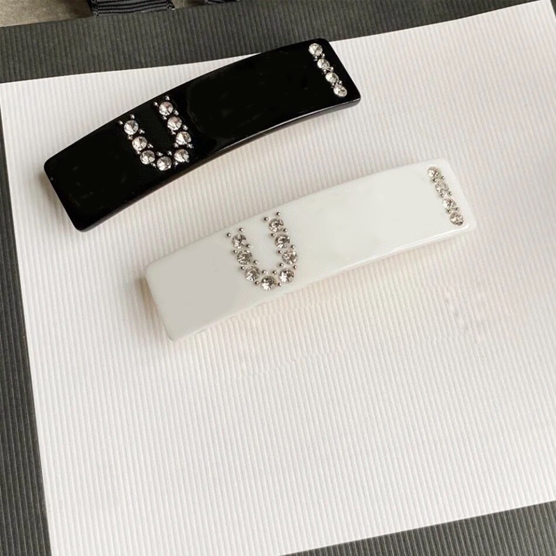 Women Crystal Letter Hair Clip with Stamp Sparkly Lettes Barrettes for Gift Party Fashion Hair Accessories
Women Crystal Letter Hair Clip with Stamp Sparkly Lettes Barrettes for Gift Party Fashion Hair Accessories