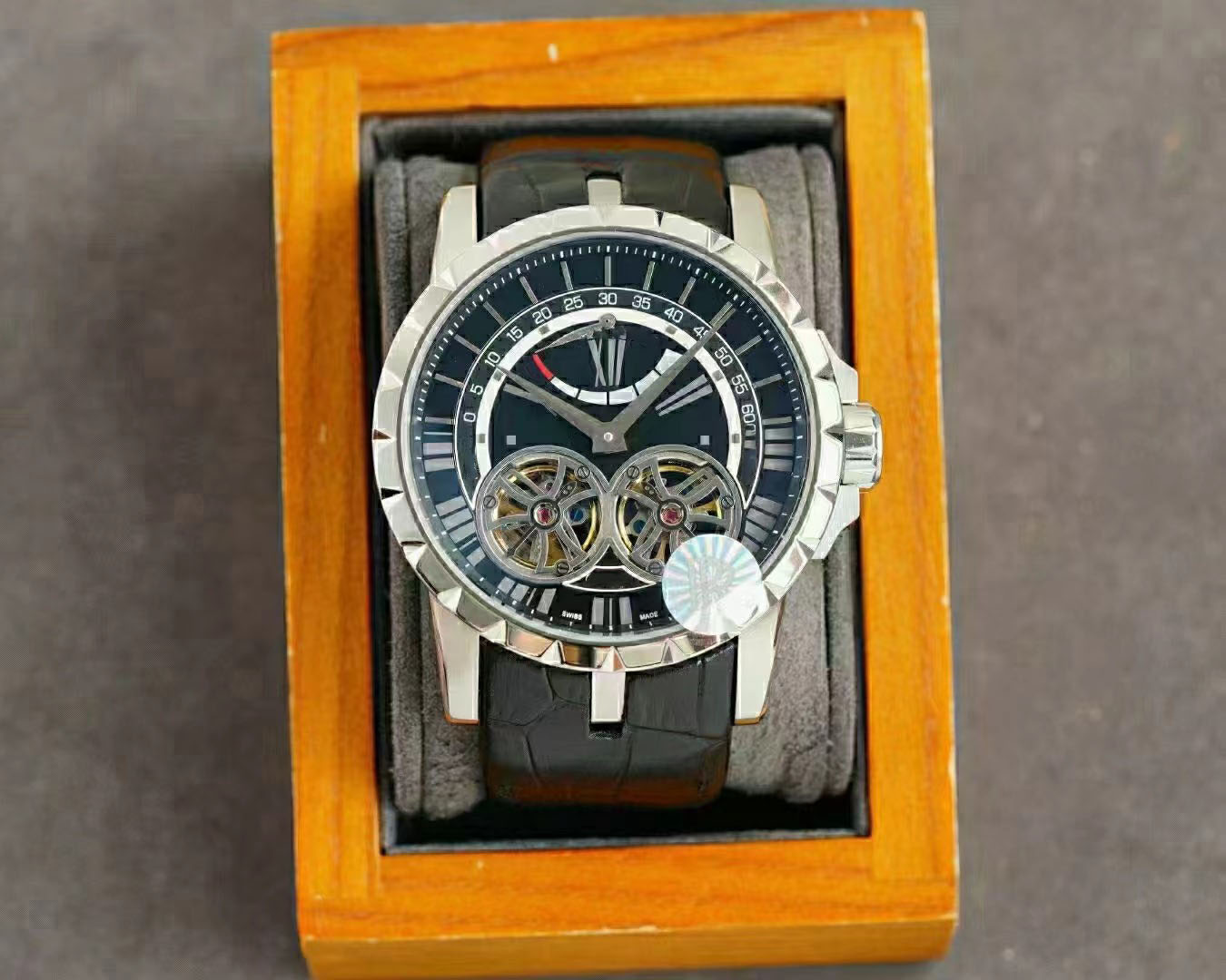 Men's Watch With Double Flying Stainless steel Tape Sports Fashion Design Gold Black Steel Hollow Movement Perfect Production Classic Watches Original box, Carton
Men's Watch With Double Flying Stainless steel Tape Sports Fashion Design Gold Black Steel Hollow Movement Perfect Production Classic Watches Original box, Carton