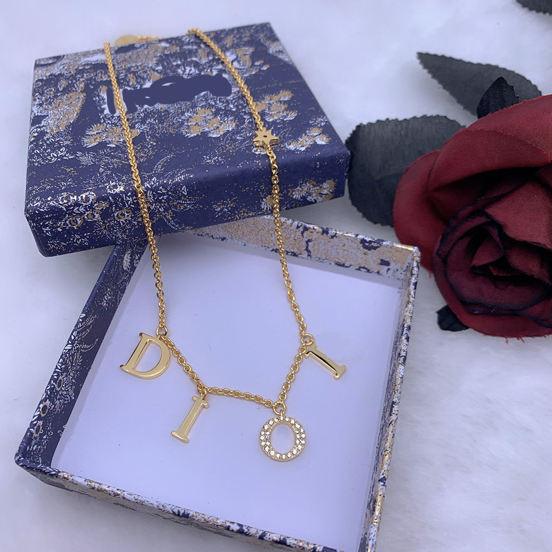 necklaces designer jewelry luxury bracelet necklace chain for women Stainless Steel bracelets chains love bangle Fashion Classic jewellery letter for Woman&Girl
necklaces designer jewelry luxury bracelet necklace chain for women Stainless Steel bracelets chains love bangle Fashion Classic jewellery letter for Woman&Girl