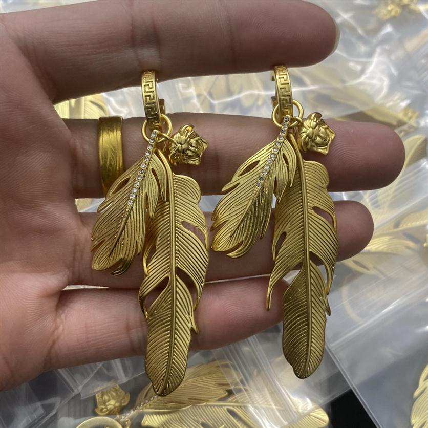 Fashion new designed earring Stud love heart V Letters pendants Banshee Medusa head portrait 18K gold plated women's Earring ladie272f
Fashion new designed earring Stud love heart V Letters pendants Banshee Medusa head portrait 18K gold plated women's Earring ladie272f