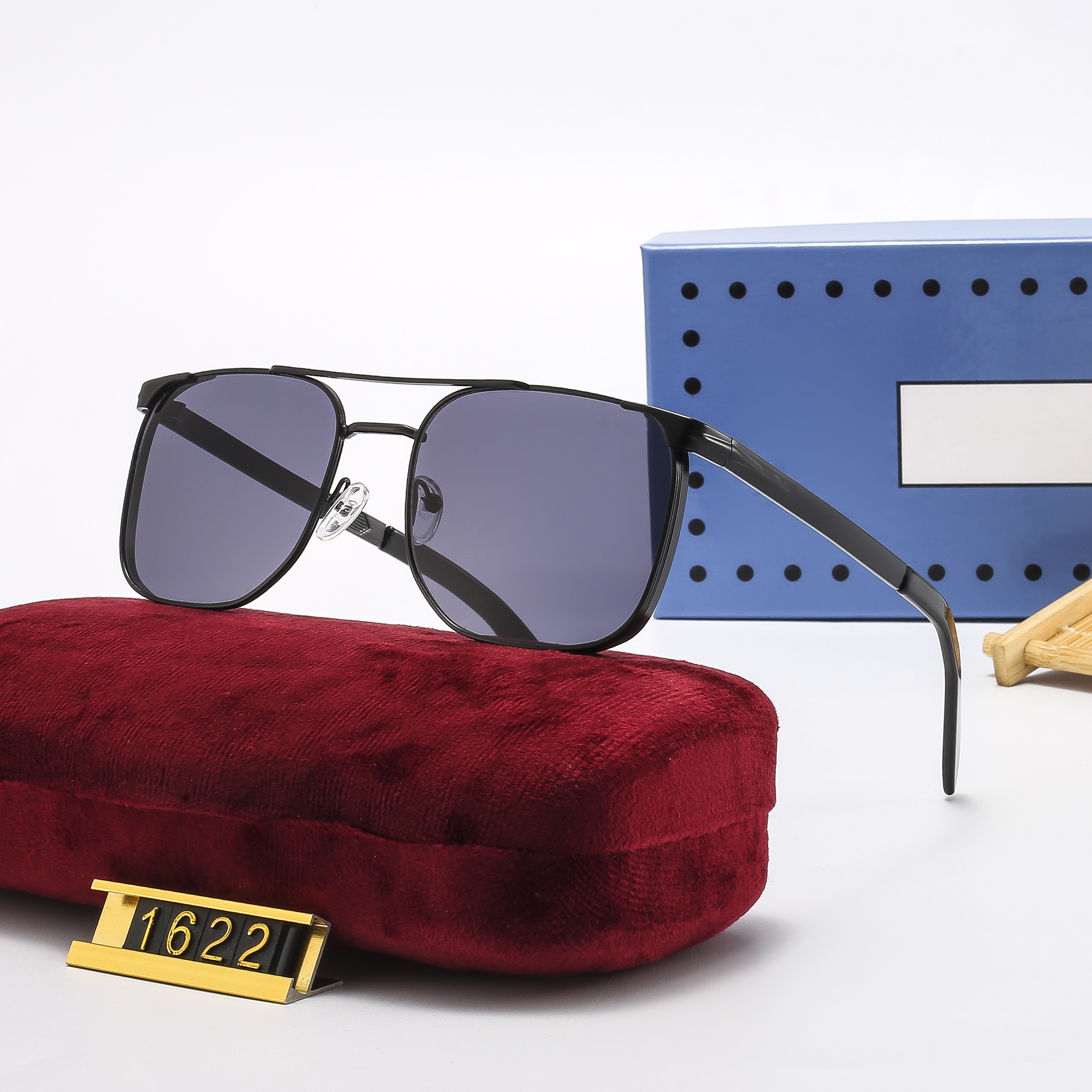 1622 Top luxury Sunglasses polaroid lens designer womens Mens Adumbral Goggle senior Eyewear For Women eyeglasses frame Vintage Metal Sun Glasses With Box
1622 Top luxury Sunglasses polaroid lens designer womens Mens Adumbral Goggle senior Eyewear For Women eyeglasses frame Vintage Metal Sun Glasses With Box