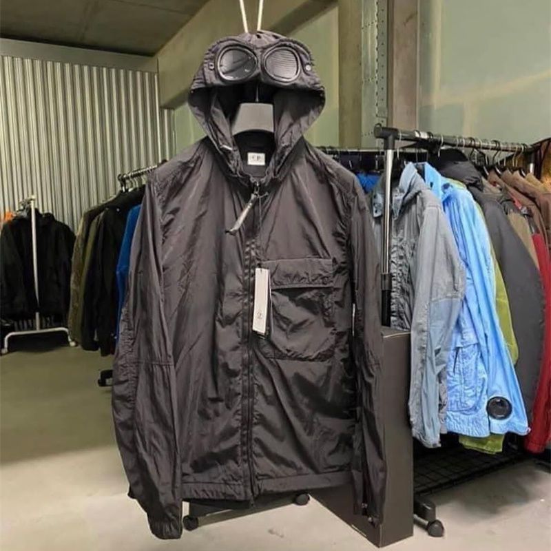 2025 New pants men's Tracksuits jacket for mens Jackets Nylon Waterproof Hooded Jackets Outdoor Sports Men designer hoodie Sunglasses jackets Trim Zip Cardigan Coat