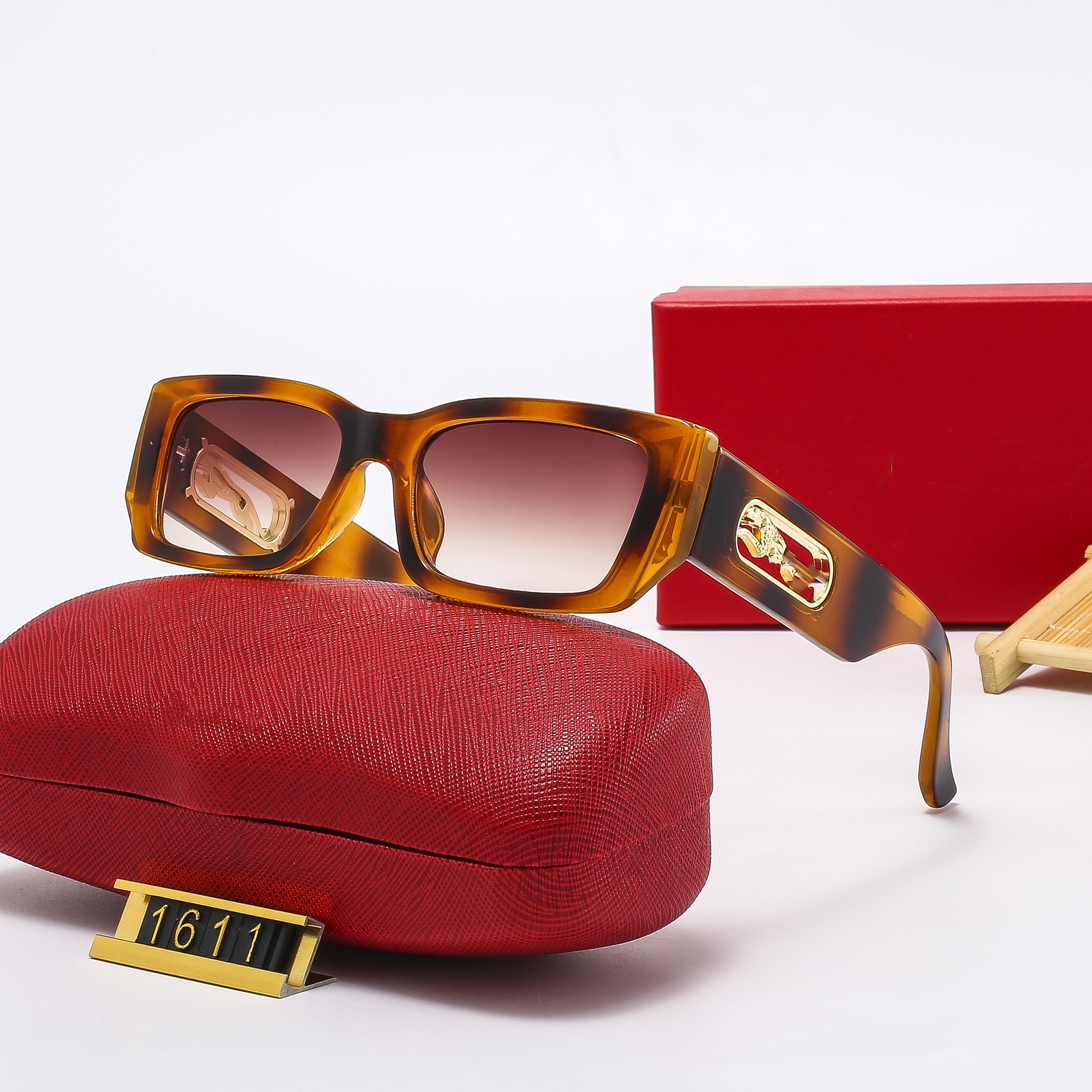 1611 Top luxury Sunglasses polaroid lens designer womens Mens Adumbral Goggle senior Eyewear For Women eyeglasses frame Vintage Metal Sun Glasses With Box
1611 Top luxury Sunglasses polaroid lens designer womens Mens Adumbral Goggle senior Eyewear For Women eyeglasses frame Vintage Metal Sun Glasses With Box