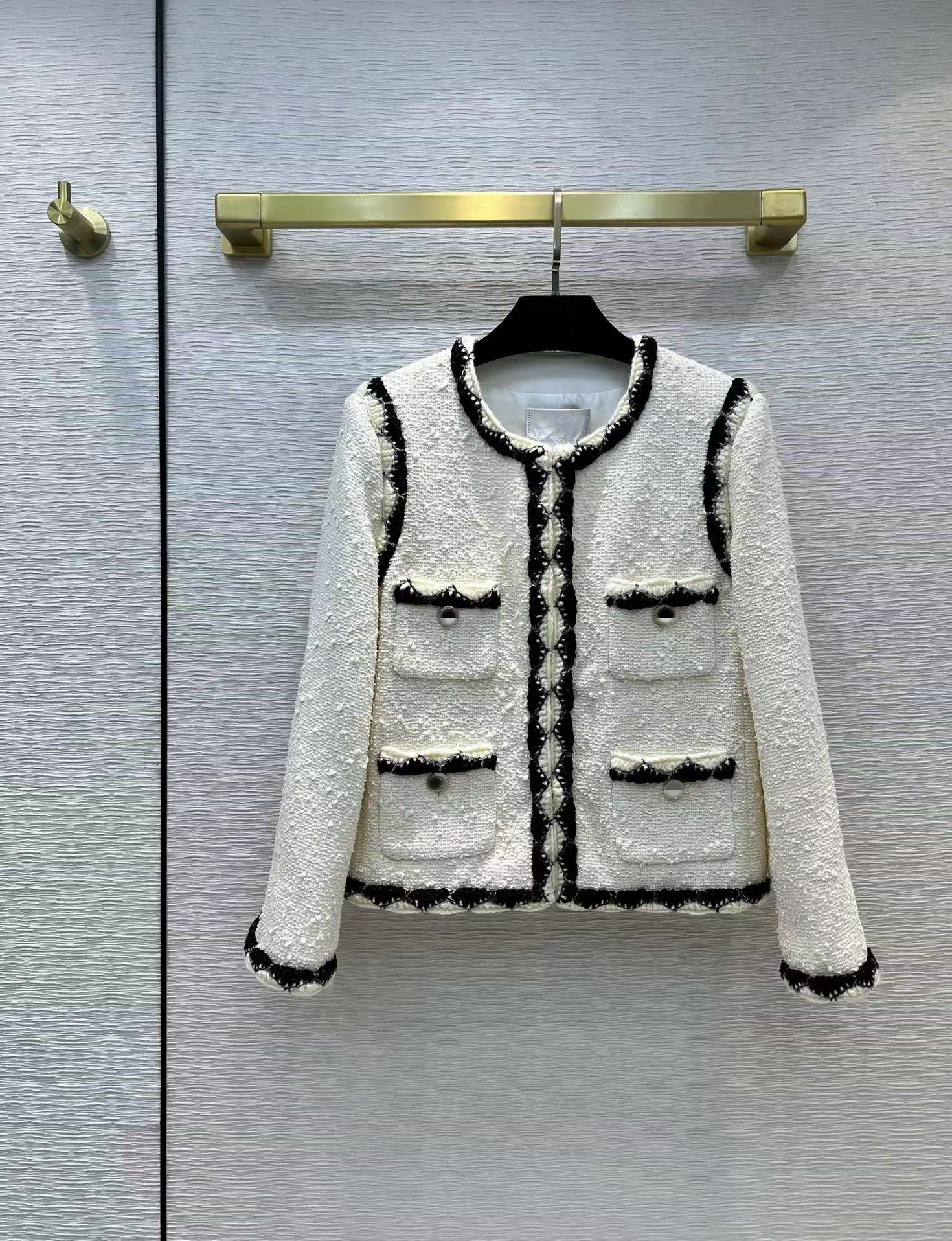 Milan Runway Jackets 2022 New Autumn Winter O Neck Long Sleeve Panelled Designer Coats Brand Same Style Outerwear 0911-1, Contrast color
Milan Runway Jackets 2022 New Autumn Winter O Neck Long Sleeve Panelled Designer Coats Brand Same Style Outerwear 0911-1, Contrast color