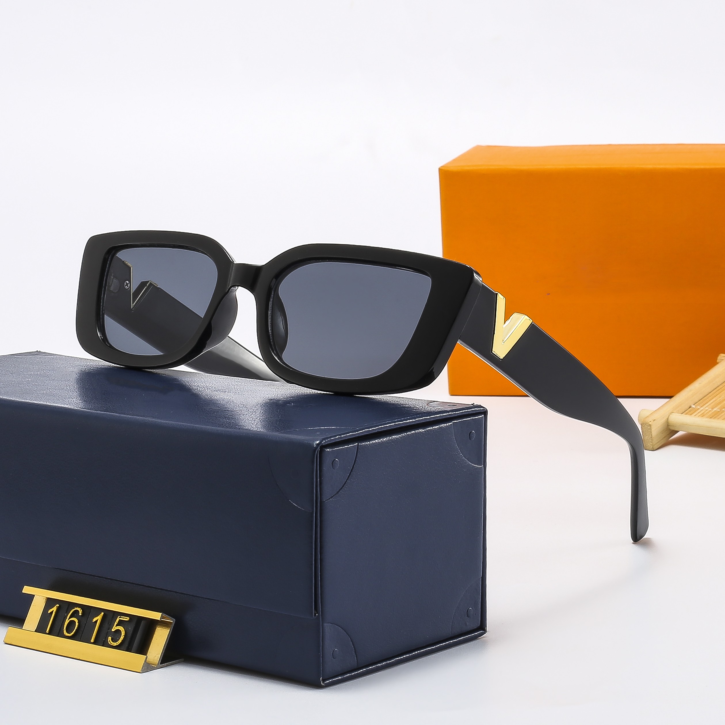 1615 Top luxury Sunglasses polaroid lens designer womens Mens Adumbral Goggle senior Eyewear For Women eyeglasses frame Vintage Metal Sun Glasses With Box
1615 Top luxury Sunglasses polaroid lens designer womens Mens Adumbral Goggle senior Eyewear For Women eyeglasses frame Vintage Metal Sun Glasses With Box
