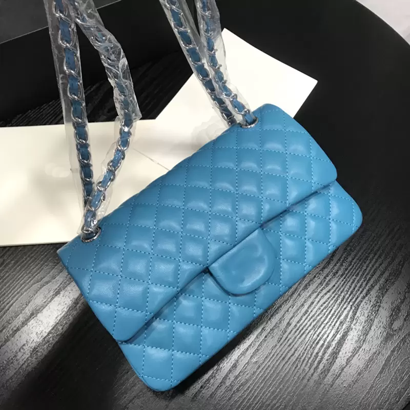 Luxury Designers Shoulder bags Tote Women's Fashion Solid Color Diamond-shaped High-quality Sheepskin Envelope Bag Versatile Portable Crossbody Bag Factory Direct, Red sheep silver
Luxury Designers Shoulder bags Tote Women's Fashion Solid Color Diamond-shaped High-quality Sheepskin Envelope Bag Versatile Portable Crossbody Bag Factory Direct, Red sheep silver