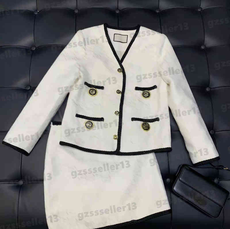 Luxury WomensTwo Pieces Dress Fashion Two Piece Sets Jacquard Fabric Lace Suit V-neck Jacket And A-line Skirt Suit Designer Women Clothing 0912, 12
Luxury WomensTwo Pieces Dress Fashion Two Piece Sets Jacquard Fabric Lace Suit V-neck Jacket And A-line Skirt Suit Designer Women Clothing 0912, 12