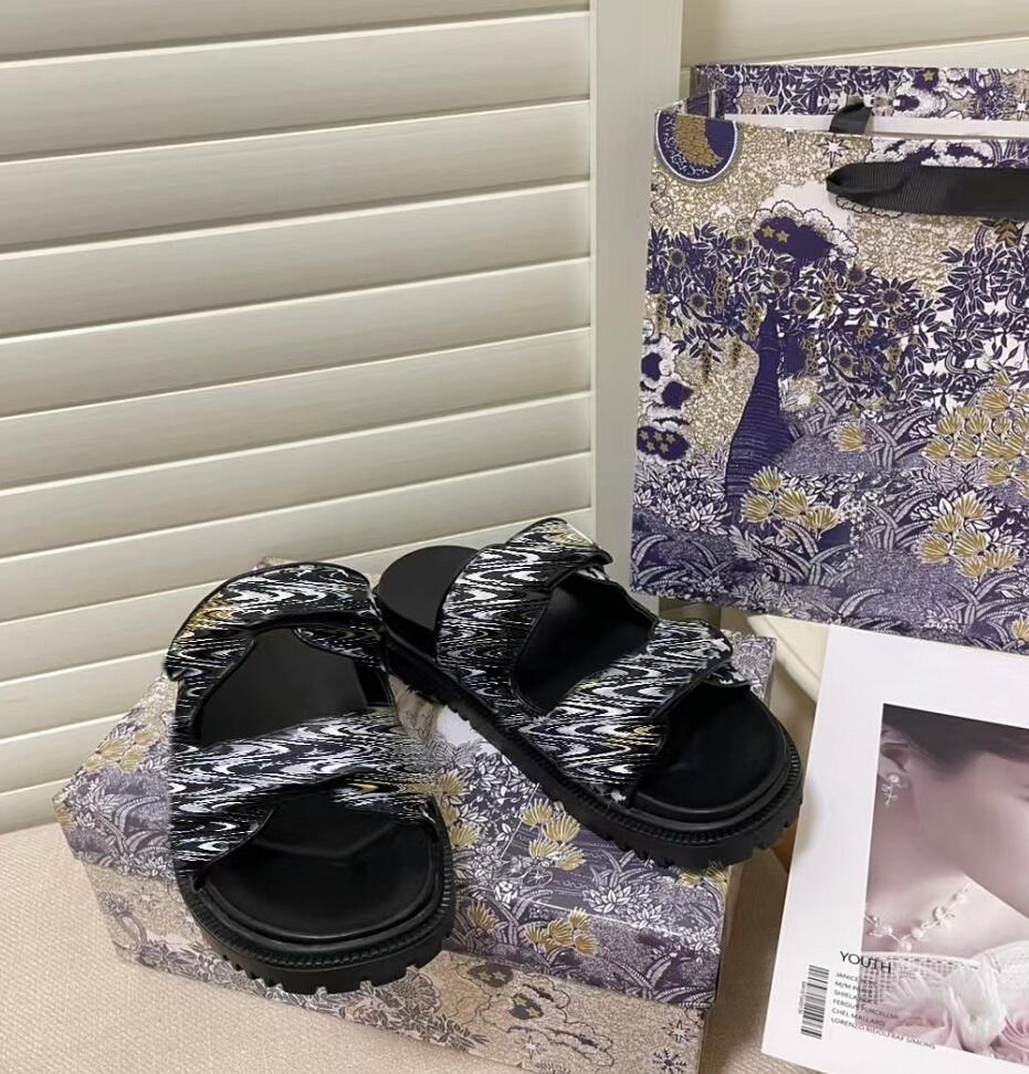 New Style Houndstooth Slipper Womens Leisure Velcro Sandal Fashion Flat Bottom Half Slippers Luxury Cowhide Beach Shoes Outdoor Wearproof Sandals, Not for individual sale
New Style Houndstooth Slipper Womens Leisure Velcro Sandal Fashion Flat Bottom Half Slippers Luxury Cowhide Beach Shoes Outdoor Wearproof Sandals, Not for individual sale
