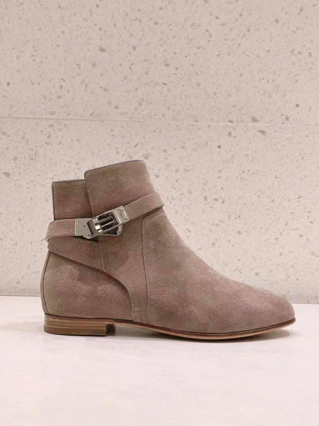 European designer women's short boots sandal boots sheepskin classic sewing shoes soft leather letter decoration thick high heel fashion tassel large size, Blue
European designer women's short boots sandal boots sheepskin classic sewing shoes soft leather letter decoration thick high heel fashion tassel large size, Blue