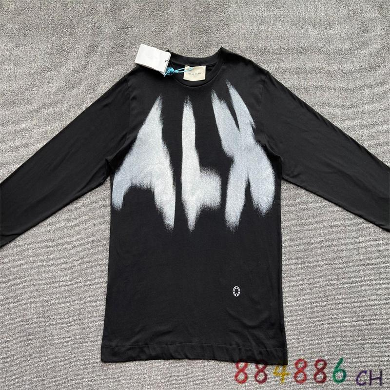 Men' T Shirts Black ALYX 1017 9SM Long Sleeve T-shirt Men Women Graffiti Inkjet Logo Tee Functional Shirt Top Spring Autumn T-shirts 2022
Men' T Shirts Black ALYX 1017 9SM Long Sleeve T-shirt Men Women Graffiti Inkjet Logo Tee Functional Shirt Top Spring Autumn T-shirts 2022