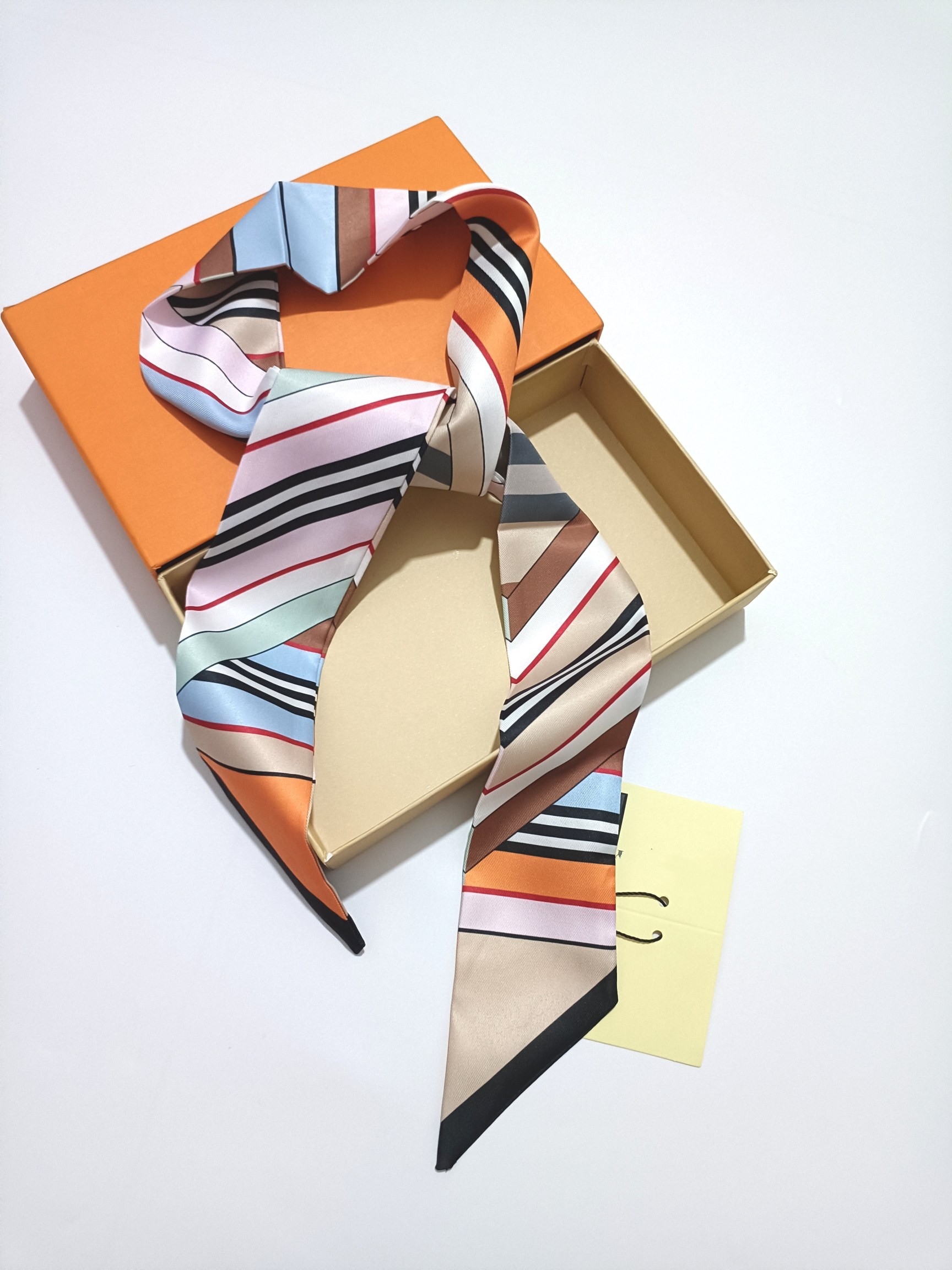 solid Colors Neckerchief Hijab Scarf For Women Silk Satin Headband Hair Scarves Female Square Shawls Head Scarfs For Ladies gift
solid Colors Neckerchief Hijab Scarf For Women Silk Satin Headband Hair Scarves Female Square Shawls Head Scarfs For Ladies gift