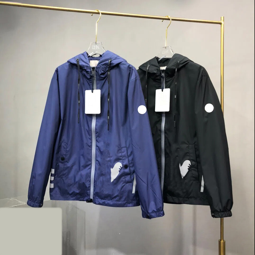 Designer Maya Men's Jackets Street Embroidered Badges Women's Jackets Casual Sports Hooded Trench Coats Full Labels Tops, Supplement (not shipped separately)
Designer Maya Men's Jackets Street Embroidered Badges Women's Jackets Casual Sports Hooded Trench Coats Full Labels Tops, Supplement (not shipped separately)