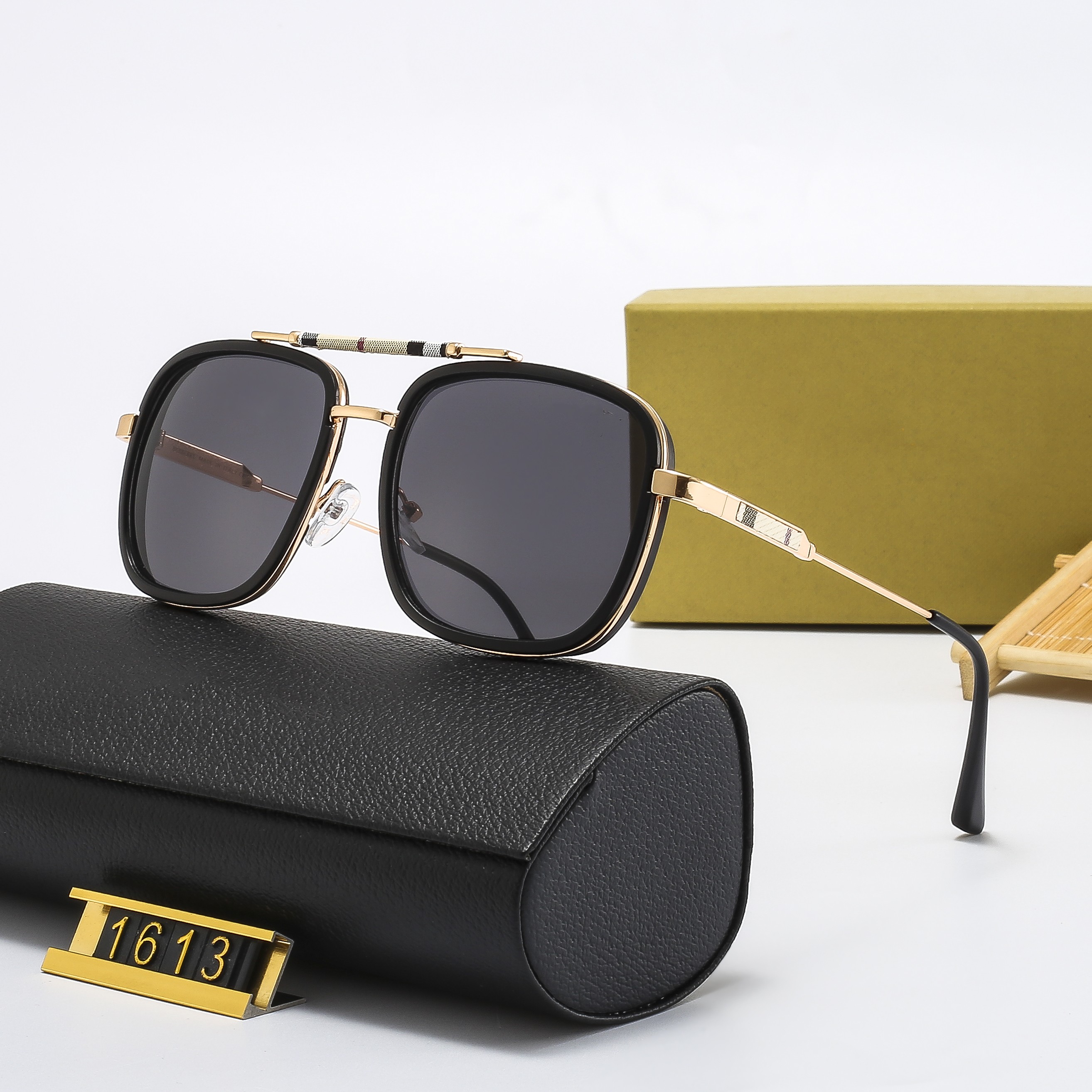 1613 Top luxury Sunglasses polaroid lens designer womens Mens Adumbral Goggle senior Eyewear For Women eyeglasses frame Vintage Metal Sun Glasses With Box
1613 Top luxury Sunglasses polaroid lens designer womens Mens Adumbral Goggle senior Eyewear For Women eyeglasses frame Vintage Metal Sun Glasses With Box