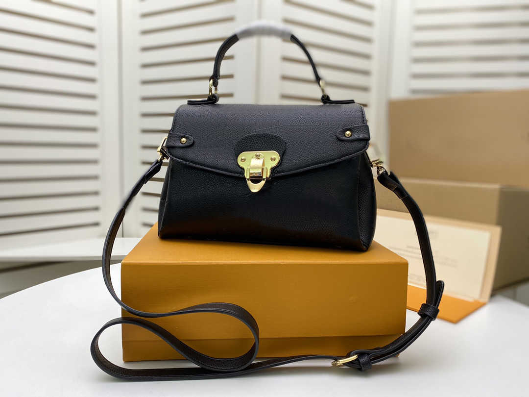 2023 new High qulity 3941 Classic Luxurys Designers Bags womens handbags Noble ladies composite tote PU leather clutch shoulder bags purse, Box
2023 new High qulity 3941 Classic Luxurys Designers Bags womens handbags Noble ladies composite tote PU leather clutch shoulder bags purse, Box