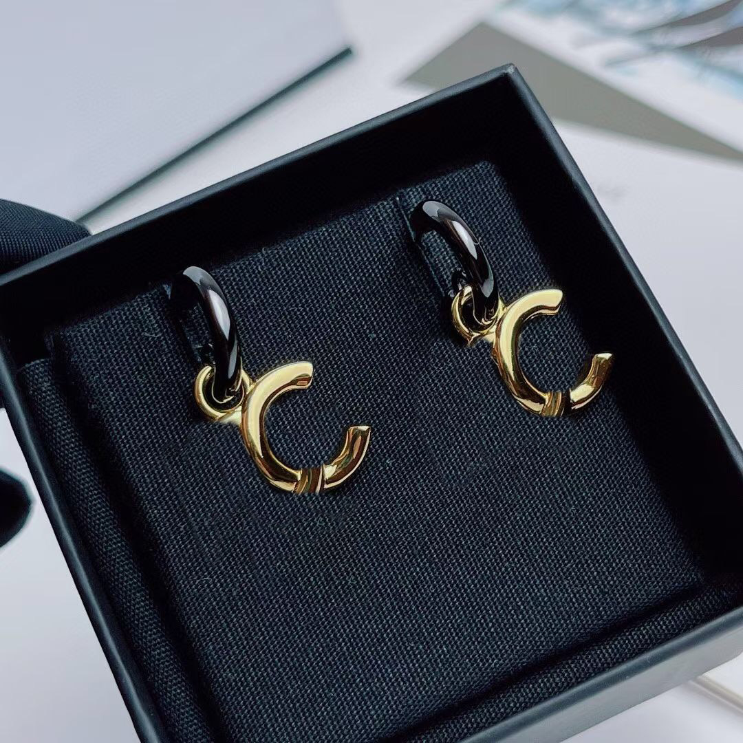 2022 Luxury quality Charm drop earring in Gold and black colors plated have box stamp PS7507
2022 Luxury quality Charm drop earring in Gold and black colors plated have box stamp PS7507