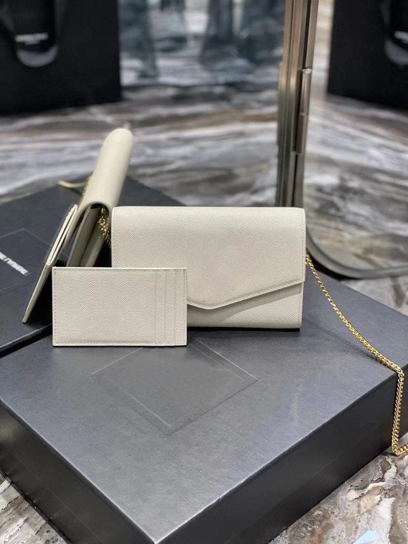 Newest Style Mini Envelope Bag Classic Metal Logo Shoulder Bag Clutch Small Card Holder, Invoices (are not sold separately)
Newest Style Mini Envelope Bag Classic Metal Logo Shoulder Bag Clutch Small Card Holder, Invoices (are not sold separately)