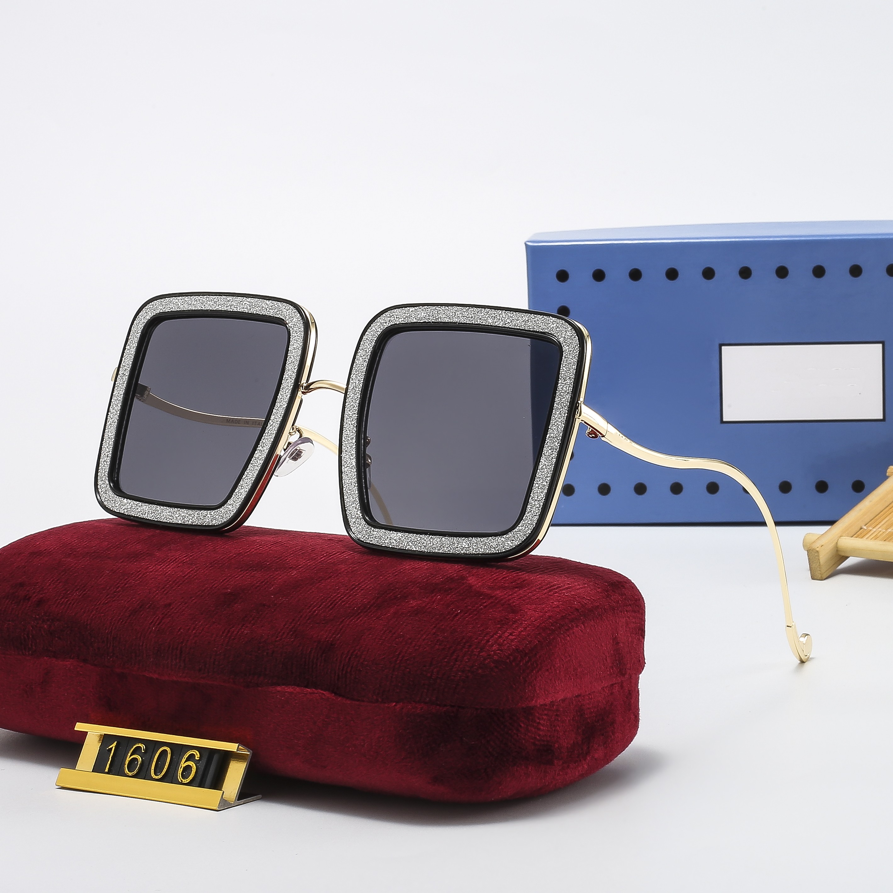 1606 Top luxury Sunglasses polaroid lens designer womens Mens Adumbral Goggle senior Eyewear For Women eyeglasses frame Vintage Metal Sun Glasses With Box
1606 Top luxury Sunglasses polaroid lens designer womens Mens Adumbral Goggle senior Eyewear For Women eyeglasses frame Vintage Metal Sun Glasses With Box