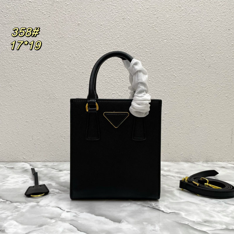 Designer Bag Woman Fashion Shoulder bags Luxury Handbags Crossbody Women Simple Mini Cross Grain Leather tote bag Wallet, 3##1ba358 size17x19x6cm
Designer Bag Woman Fashion Shoulder bags Luxury Handbags Crossbody Women Simple Mini Cross Grain Leather tote bag Wallet, 3##1ba358 size17x19x6cm