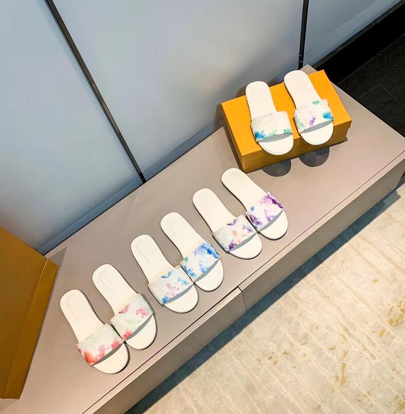 Designer Rendering Flats Slipper Leather Letter Women Sandal Summer Outdoor Beach Shoes Designer brand Leisure Slippers Fashion Sandals, Not for individual sale
Designer Rendering Flats Slipper Leather Letter Women Sandal Summer Outdoor Beach Shoes Designer brand Leisure Slippers Fashion Sandals, Not for individual sale