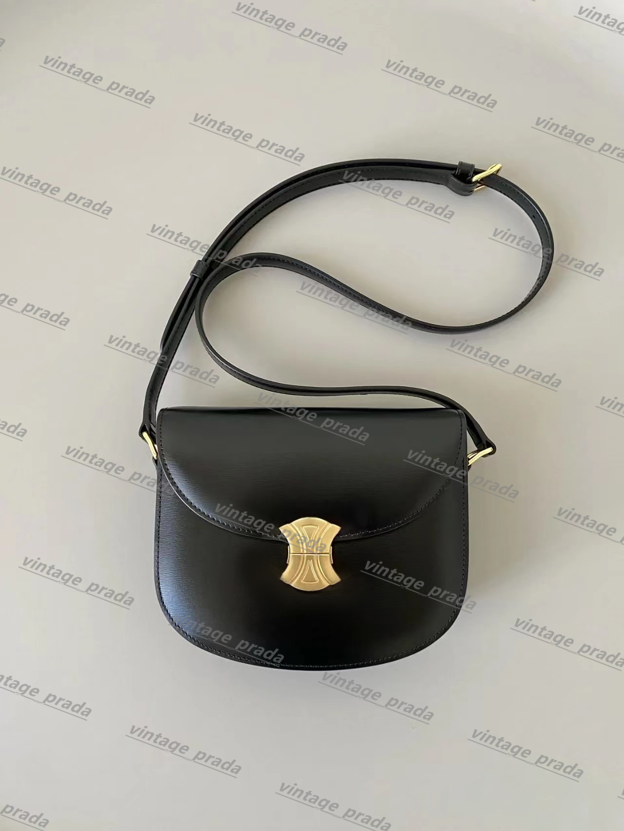 BESACE TRIOMPHE Designer TEEN Shoulder Bag clutch flap tote smooth leather metal sign Women's men saddle crossbody Adjustable shoulder straps handbag Bags, Mon0gram black
BESACE TRIOMPHE Designer TEEN Shoulder Bag clutch flap tote smooth leather metal sign Women's men saddle crossbody Adjustable shoulder straps handbag Bags, Mon0gram black