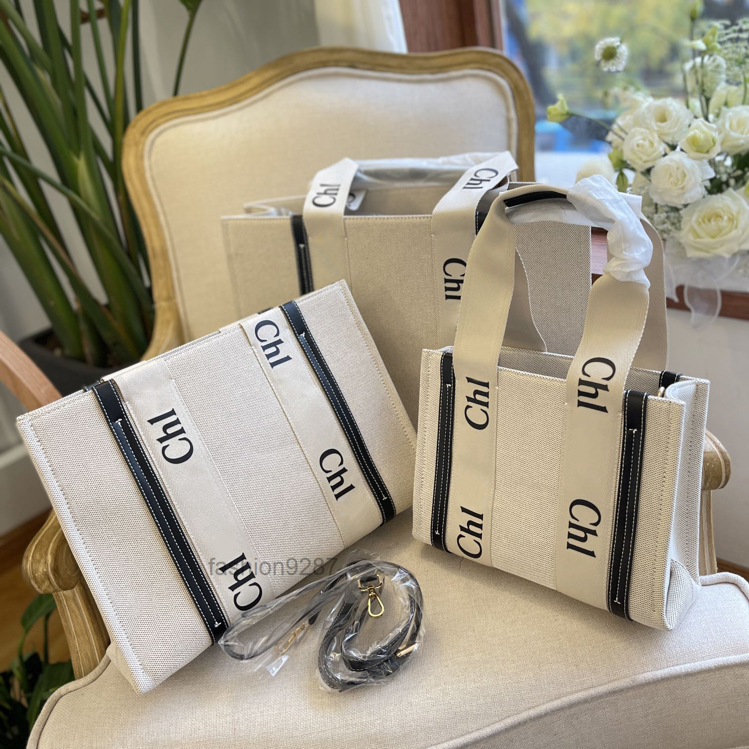 High Quality Women handbags WOODY Tote shopping bag handbag NYLON hobo fashion linen Large Beach bags luxury designer travel Crossbody Shoulder bag Purses 2022, Black
High Quality Women handbags WOODY Tote shopping bag handbag NYLON hobo fashion linen Large Beach bags luxury designer travel Crossbody Shoulder bag Purses 2022, Black