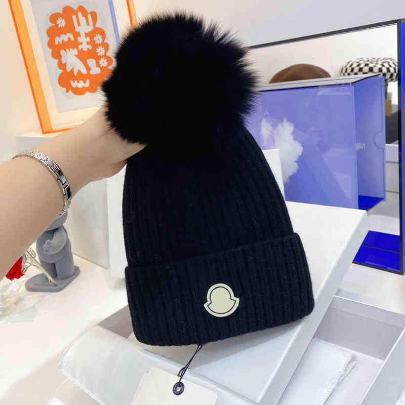 Beanie/Skull Caps Designer Skull Caps Fashion Fax Fur Pom Beanie Breathable Keep Warm Cashmere Hat for Man Woman 6 Color High-quality, Box
Beanie/Skull Caps Designer Skull Caps Fashion Fax Fur Pom Beanie Breathable Keep Warm Cashmere Hat for Man Woman 6 Color High-quality, Box