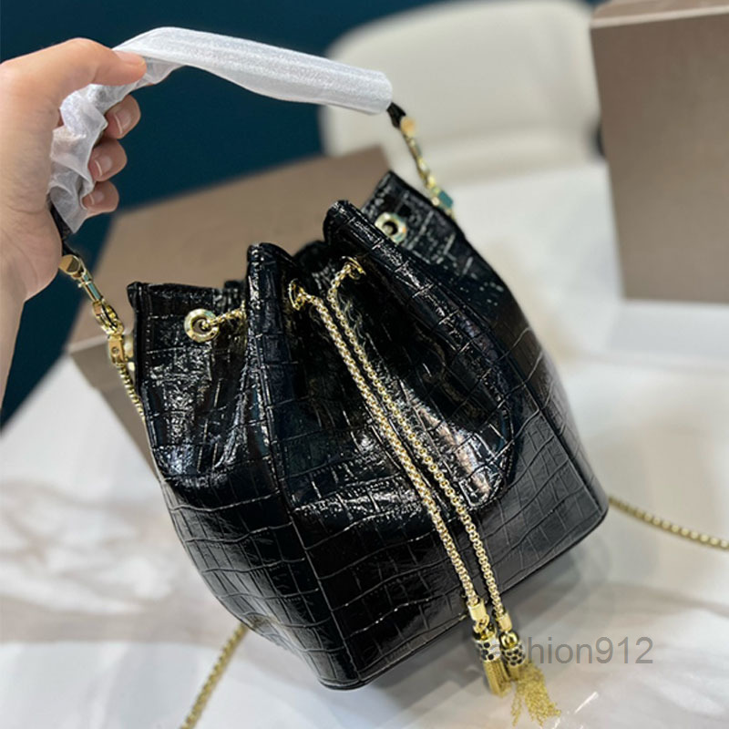 Evening Bags Women Mini Bucket Bag Snakehead Enamel Handbag Tassels Crossbody Bag Purse Genuine Leather Half Chain Shoulder Bags Top Handle
Evening Bags Women Mini Bucket Bag Snakehead Enamel Handbag Tassels Crossbody Bag Purse Genuine Leather Half Chain Shoulder Bags Top Handle