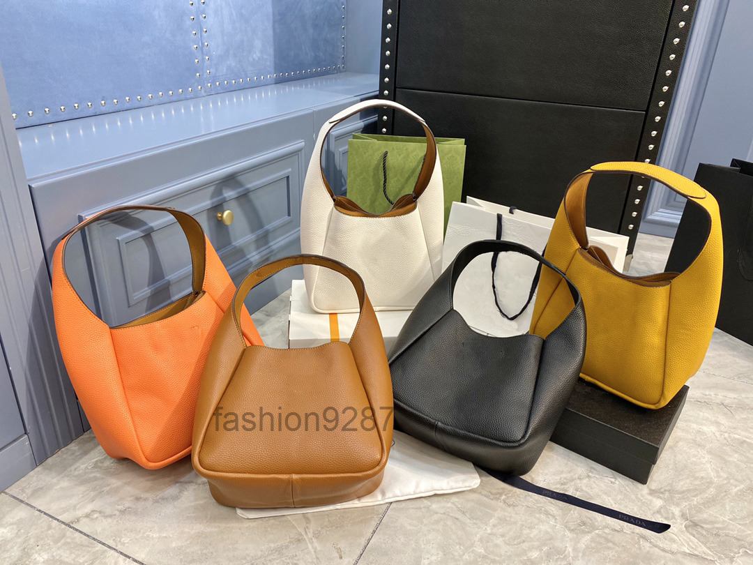 High quality soft leather handbag space women's underarm bag designer bright color universal bag 5 colors leather Shopping pocket hand-bag 2022, Black
High quality soft leather handbag space women's underarm bag designer bright color universal bag 5 colors leather Shopping pocket hand-bag 2022, Black